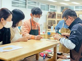 나무숨결 동아리 - 좌탁 만들기 썸네일 이미지