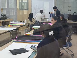 한국공예 장인학교 색지교육 모습 썸네일 이미지