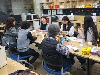 한국공예 장인학교 매듭교육 모습 썸네일 이미지