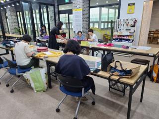 한국공예장인학교 색지교육 시설사용 썸네일 이미지