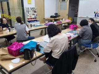 한국공예장인학교 색지교육 시설사용 썸네일 이미지