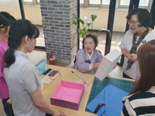 한국공예장인학교 색지기초반 운영 썸네일 이미지