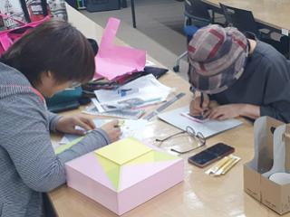 한국공예장인학교 색지심화반 운영 썸네일 이미지