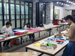 한국공예장인학교 색지기초반 운영 썸네일 이미지