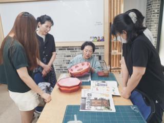 한국공예장인학교 색지기초반 운영 썸네일 이미지